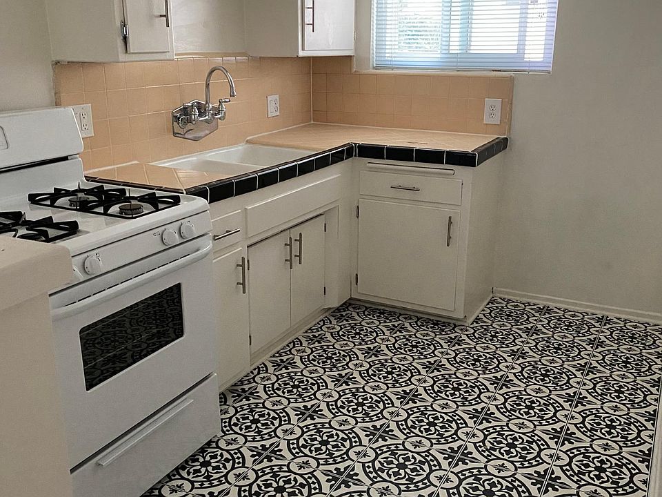 1st image of 4650 Cahuenga Blvd #9