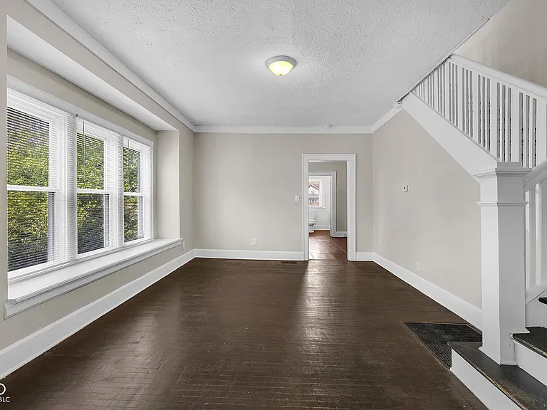 3019 Broadway St — Photo 7