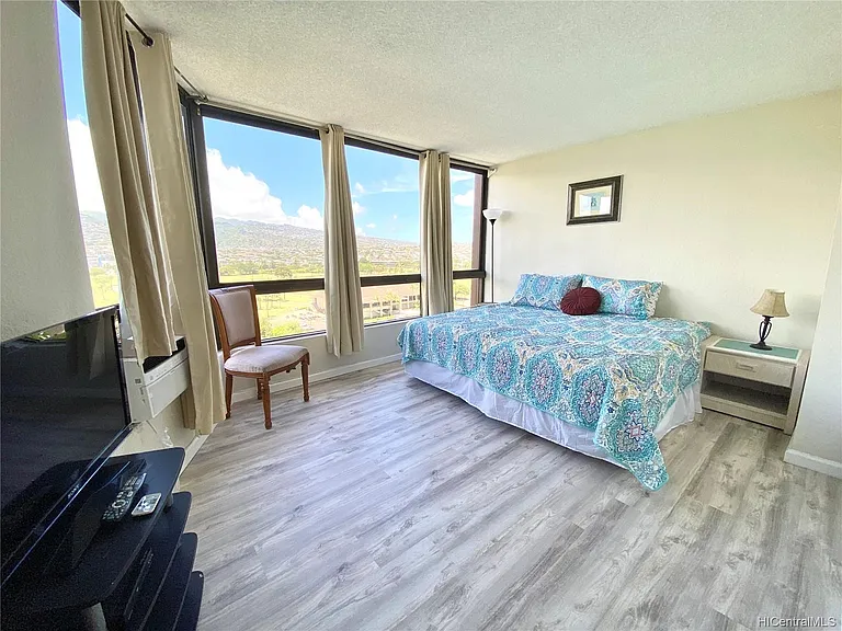 320 Liliuokalani Ave — Photo 6