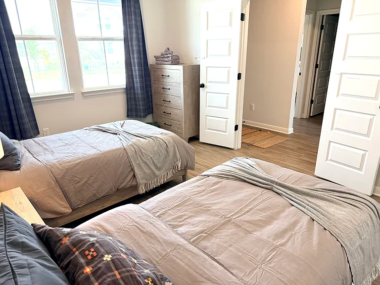 2401 Amara Levi Ln — Photo 30