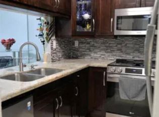 10900 SW 104th St APT 314, Miami, FL 33176