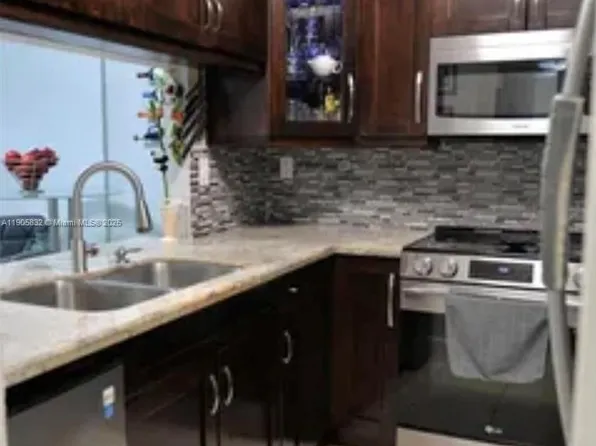 10900 SW 104th St APT 314, Miami, FL 33176