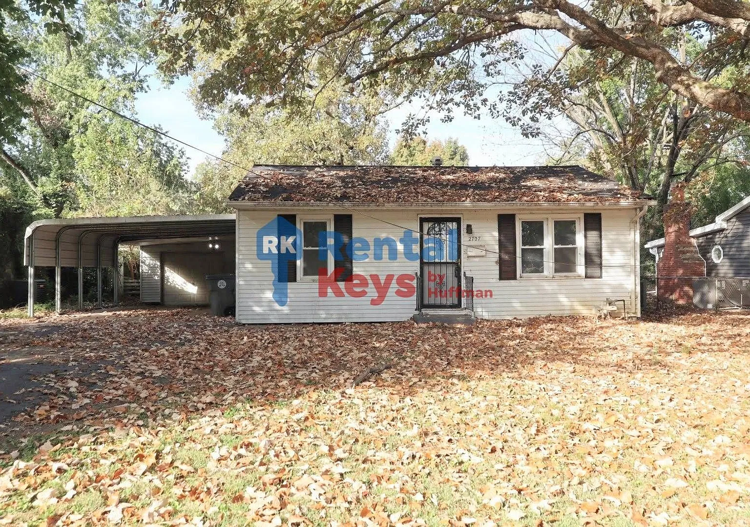 Three Bedroom House | Garage — Photo 1