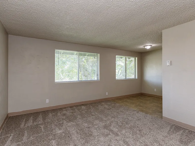 The Lindale Apartments — Photo 9