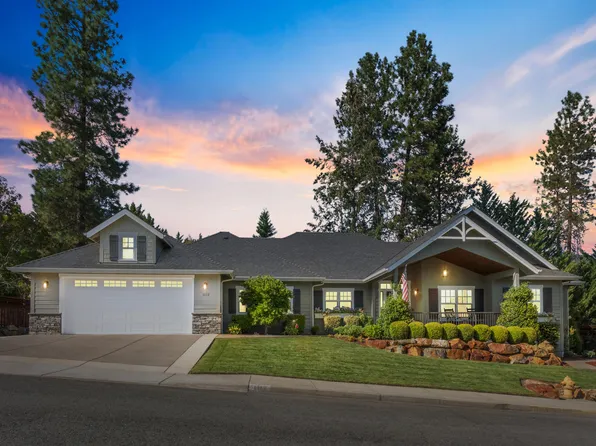 1112 NW Morgan Ln, Grants Pass, OR 97526