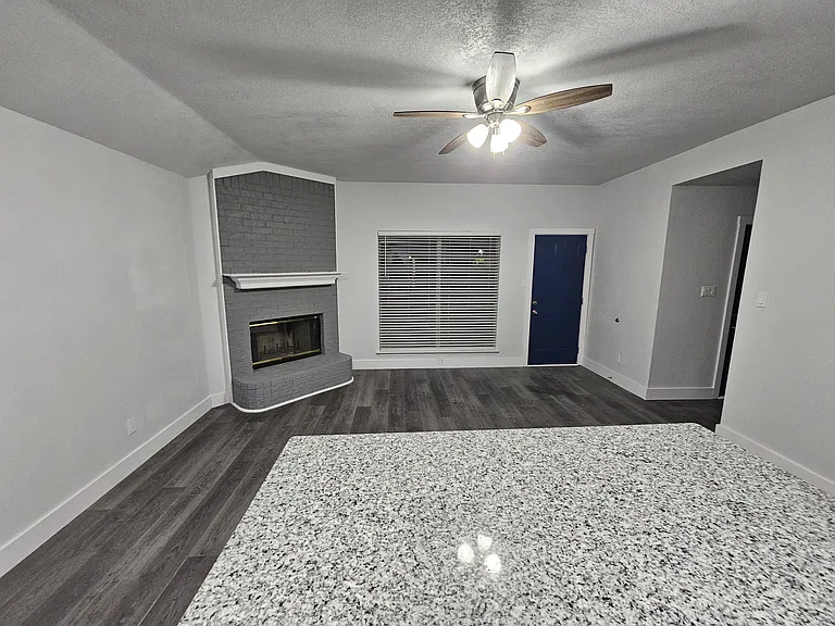 919 Crestwood Dr — Photo 22