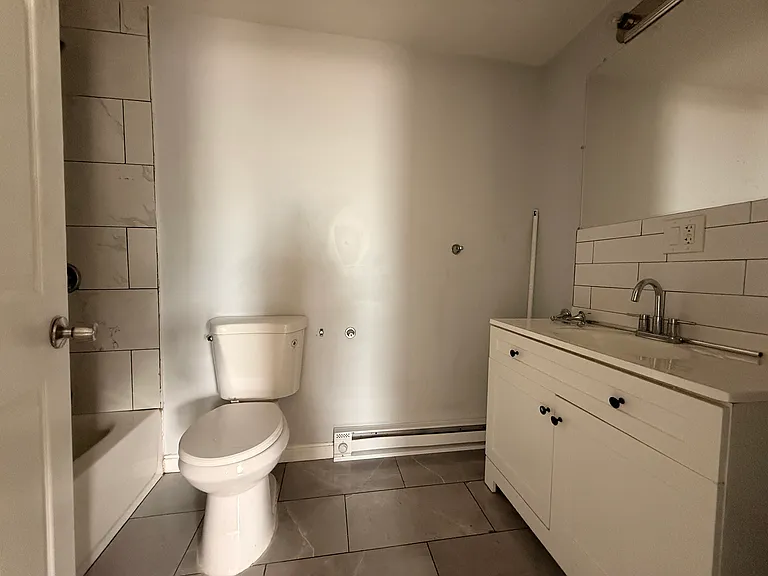 125 Knight St #5 — Photo 4