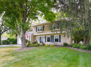 2S330 Arrowhead Dr, Wheaton, IL