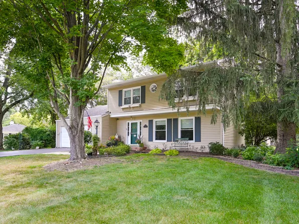 2S330 Arrowhead Dr, Wheaton, IL 60189