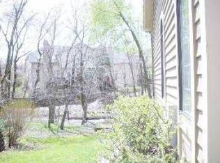 653 Walnut Oaks Dr, Roselle, IL 60172