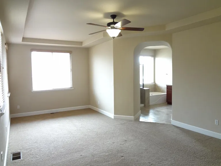 1123 Montague Ln — Photo 37