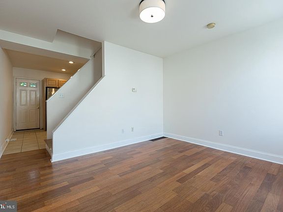 3rd image of 1161 S Mole St