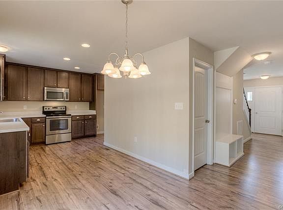 3rd image of 15719 Chantry Dr