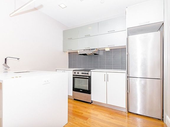 4th image of 259 Evergreen Ave #4BX