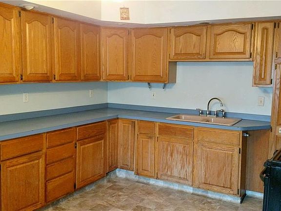 4th image of 98 Farmer St