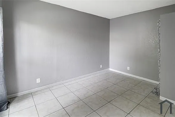1322 Silverado — Photo 24