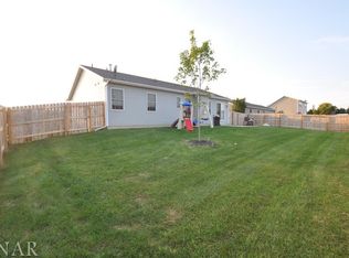 2208 Bracebridge Rd, Bloomington, IL 61705