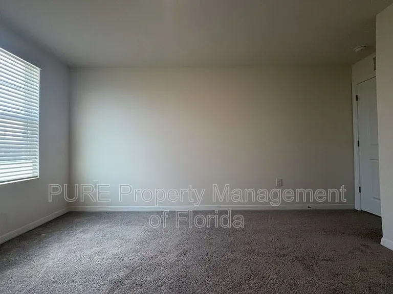 8702 SW 46th Ave — Photo 44