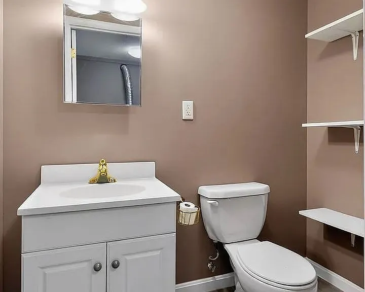 1105 Carrington Ave — Photo 10
