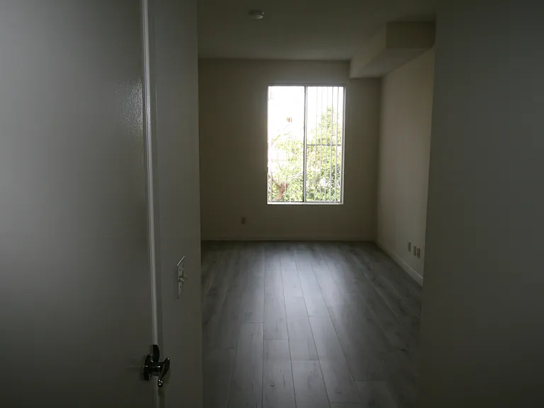3637 Clarington Ave #213 — Photo 59
