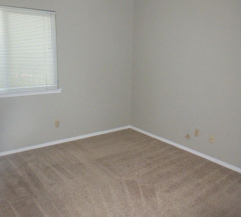 3rd image of 748 Oak Brook Dr