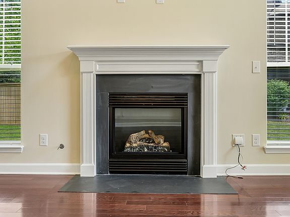 5th image of 603 Pemberton Ct