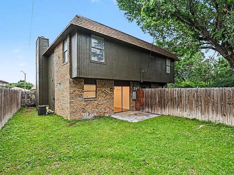 2103 Mistletoe Ave — Photo 20