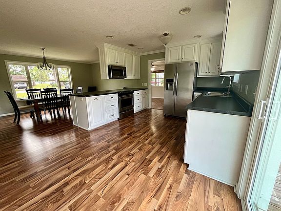 5th image of 140 Morris Dr