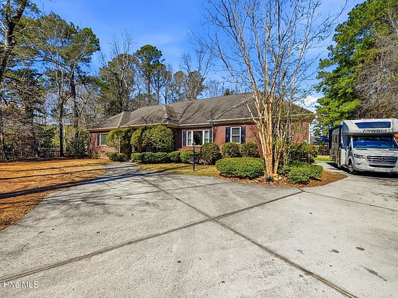 4th image of 122 Spring Chase Lane