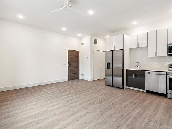 5th image of 1225 E Fletcher St #103