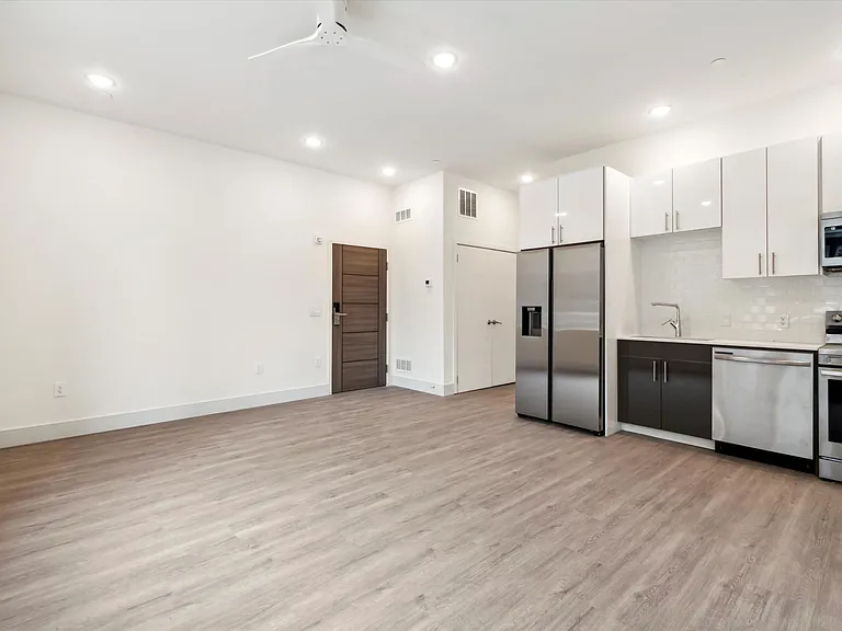 1225 E Fletcher St #103 — Photo 5