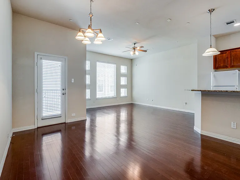 2326 Stutz Dr #103 — Photo 11