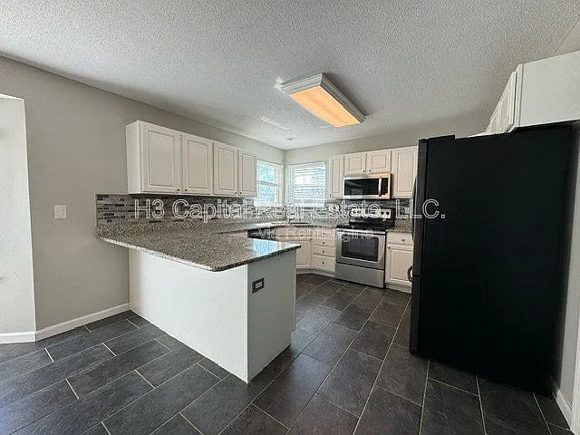 1041 Flora Lake Ct — Photo 10