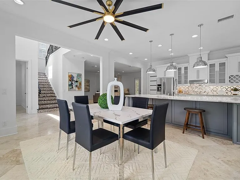 4802 W Beachway Dr — Photo 4