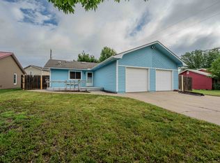 225 Parker Dr, Manhattan, KS 66502