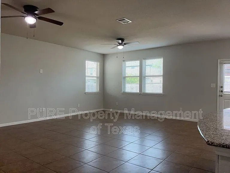 161 Nogalito Way — Photo 10