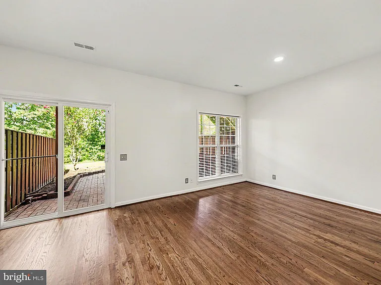 11527 Bertram St — Photo 13