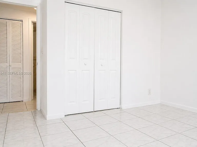 411 SE 10th St #1 — Photo 34