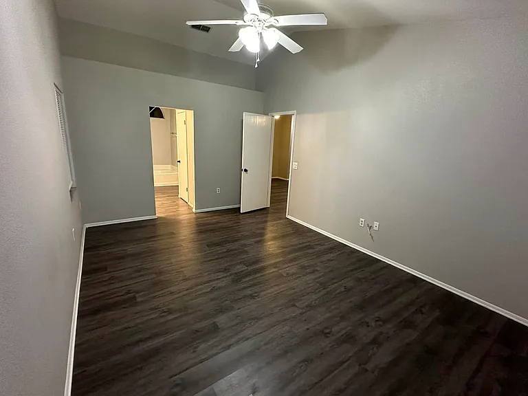 7393 Landmark Dr — Photo 6