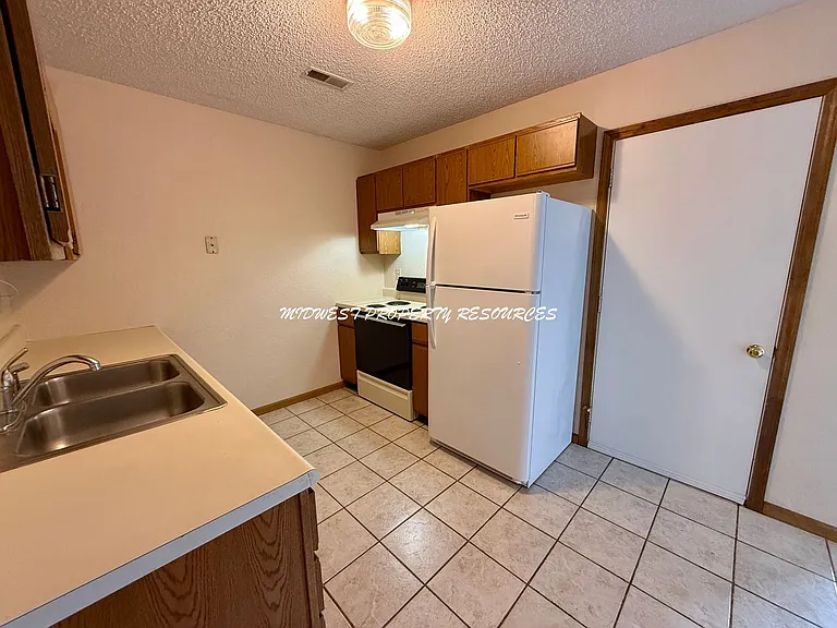 503 N Austin St — Photo 6