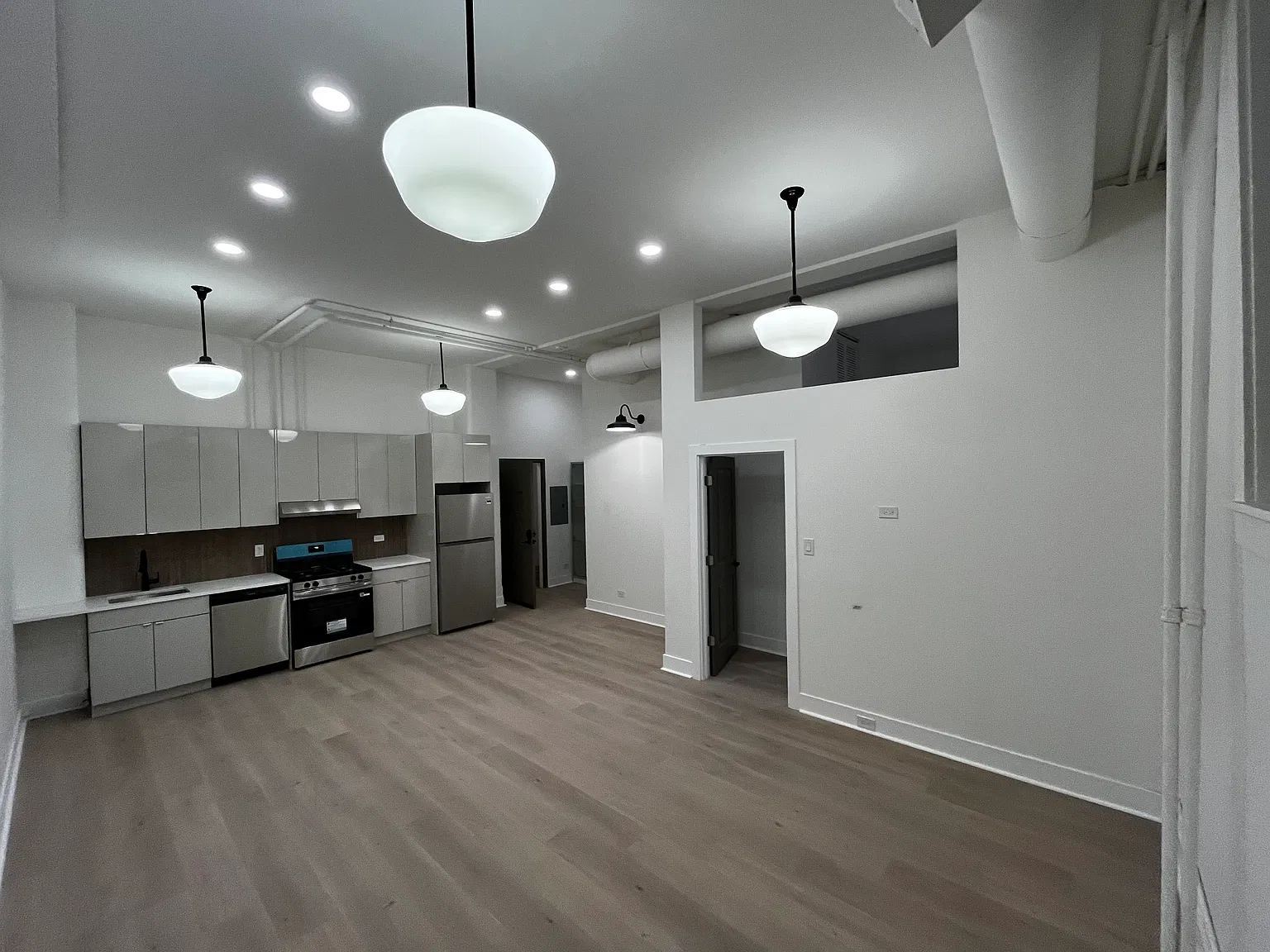 1 bed, 850 sqft, $2,300 — Photo 1