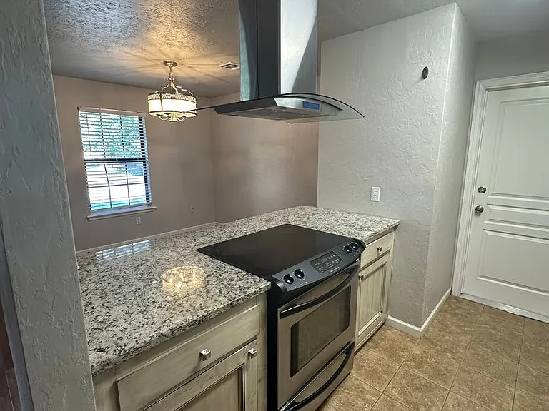 725 Peregrine Dr — Photo 5