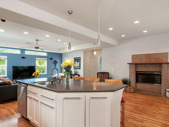 5th image of 695 Felino Way