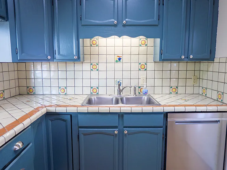 1404 E Silver St — Photo 6