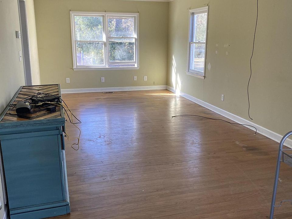 2nd image of 409 Foxlair Lane