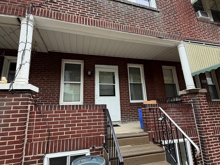 2209 S Beechwood St — Photo 1