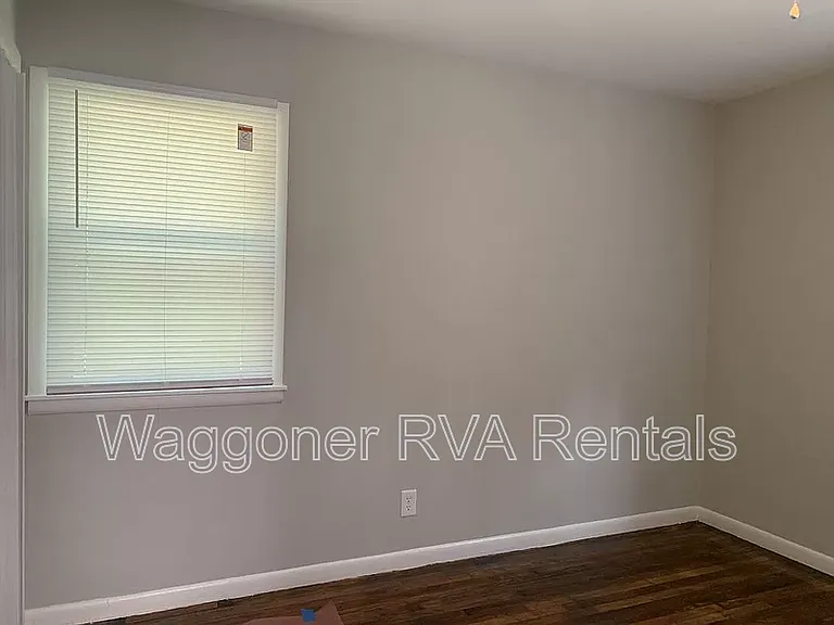 924 Kingsway Rd — Photo 14