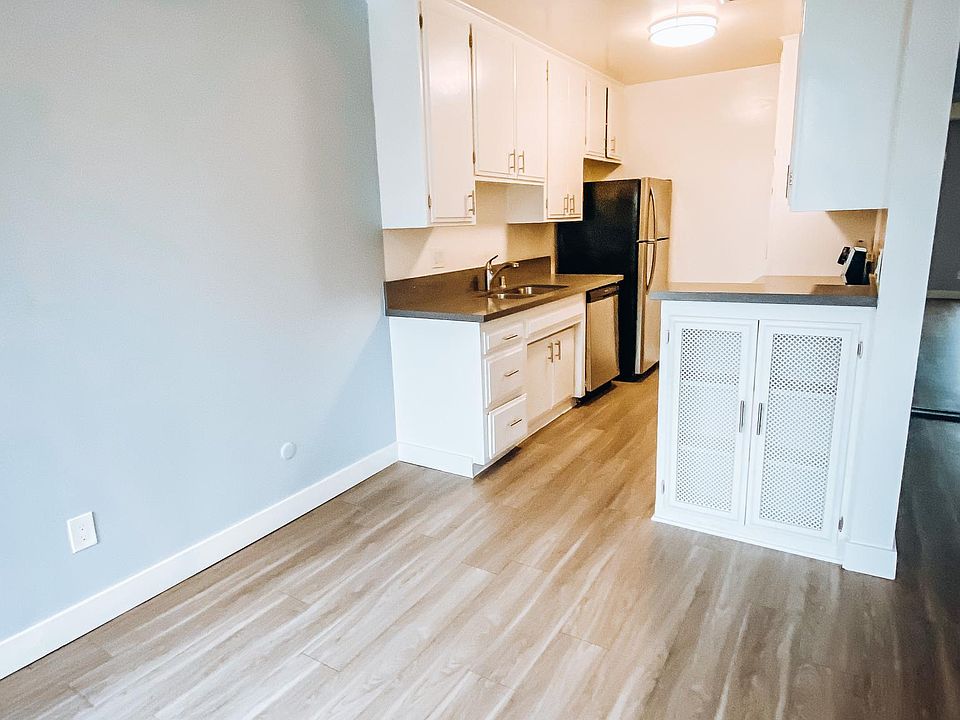 1st image of 8011 Romaine St #256