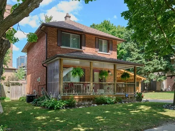 120 Wood St, Kitchener, ON N2G 2H8