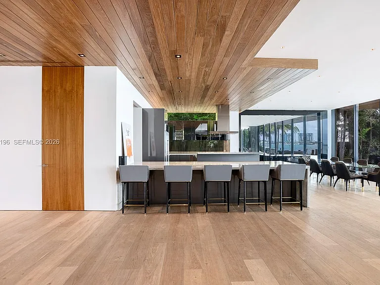 825 E Dilido Dr — Photo 5